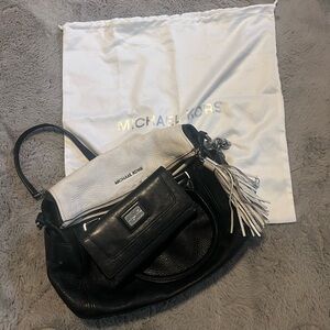Michael Kors Pebbled Leather Shoulder Bag Tassel Purse Two Tone with wallet